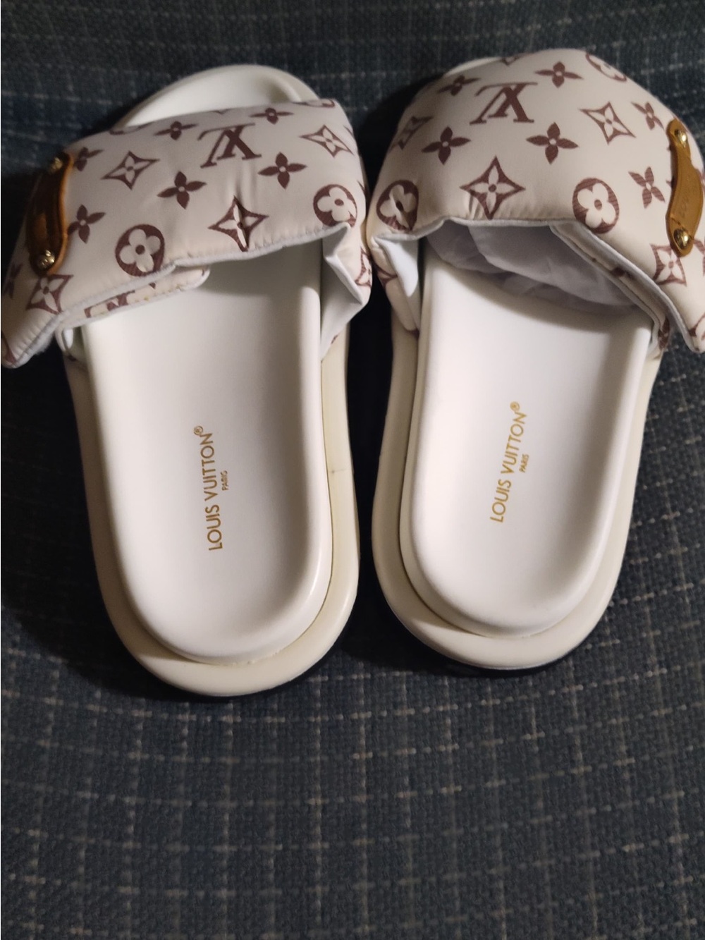 Tommy Bahama White Slide Sandals with Brown Print